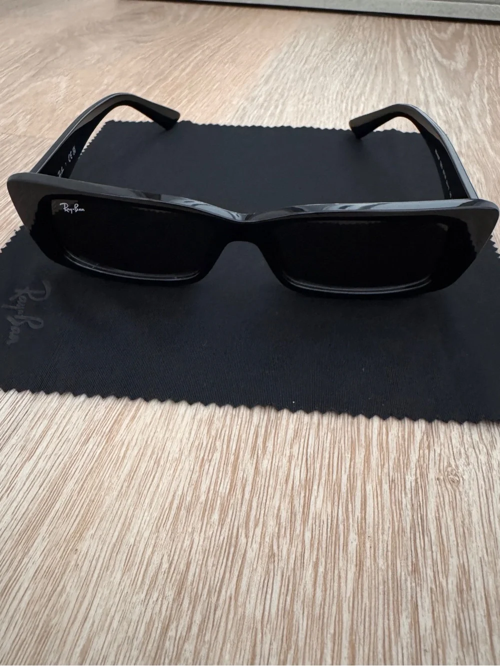 Ray-Ban Black Sunglasses with Brown Case